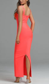 Robe longue à bretelles et sans manches avec clous métalliques